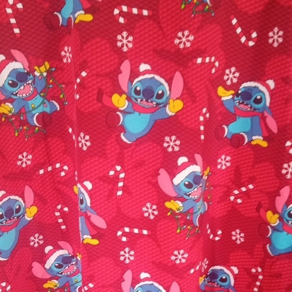 Disney Stitch Christmas Scrub Top Size XXL - Picture 5 of 5